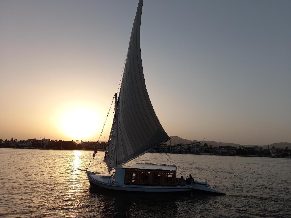 Nile Sunrise Felucca Boat Private Rental Луксор Екстериор снимка