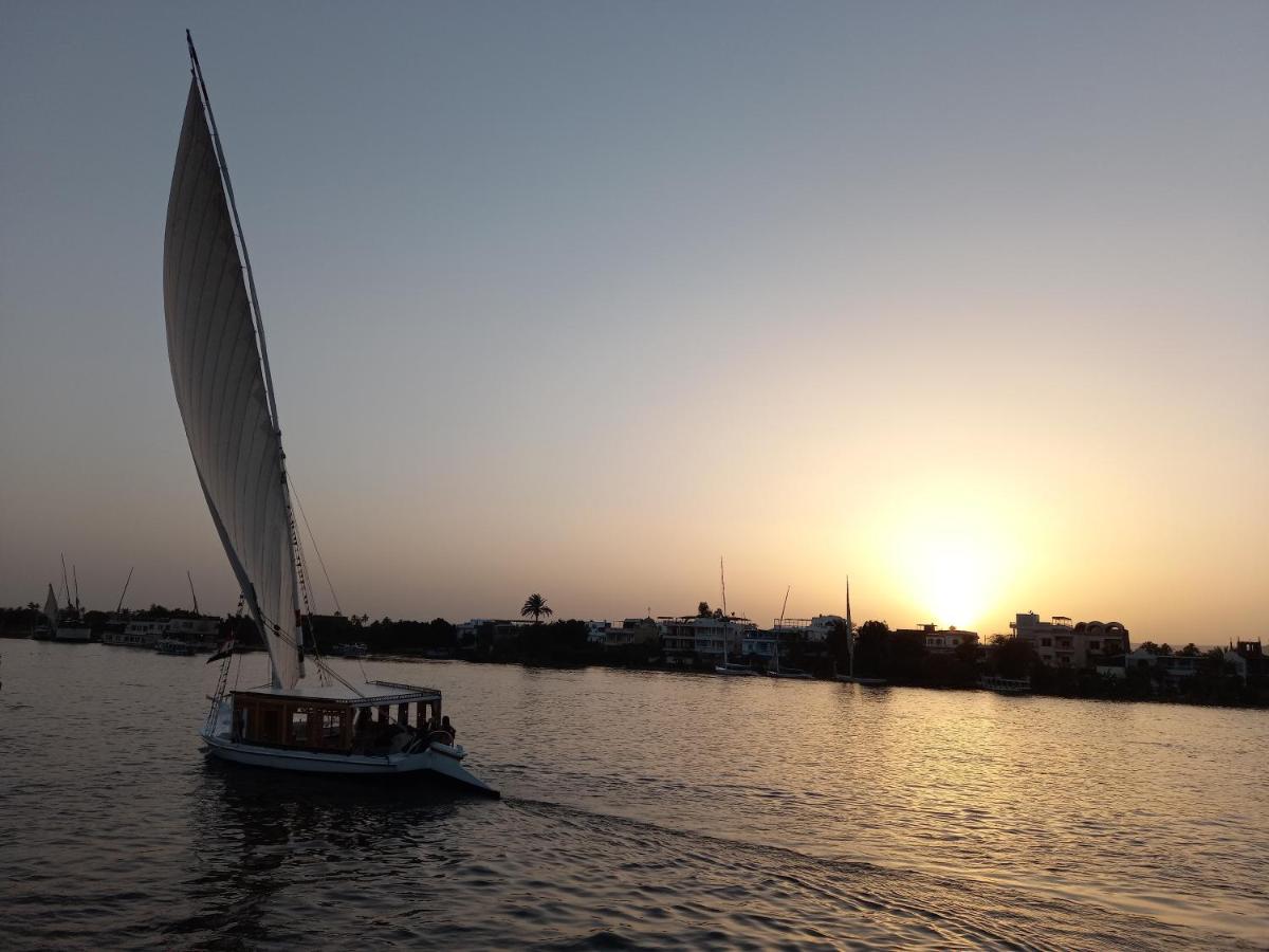 Nile Sunrise Felucca Boat Private Rental Луксор Екстериор снимка