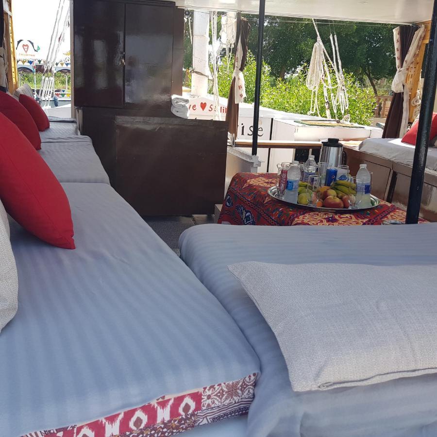Nile Sunrise Felucca Boat Private Rental Луксор Екстериор снимка