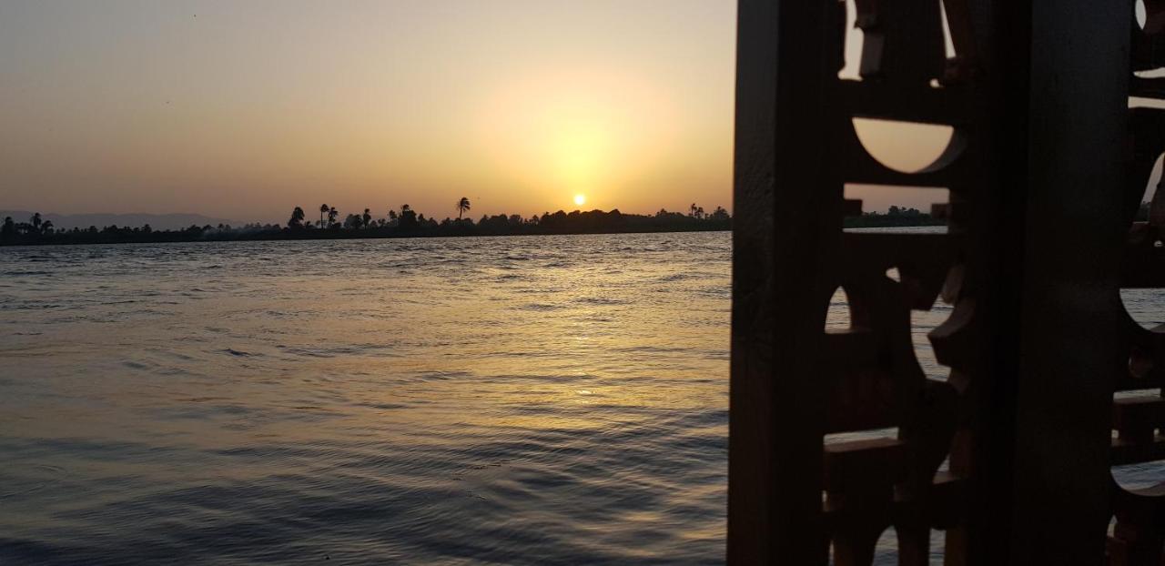 Nile Sunrise Felucca Boat Private Rental Луксор Екстериор снимка